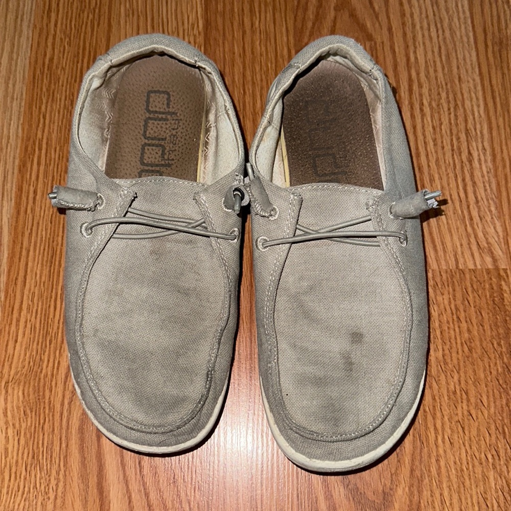 Women’s grey hey dudes.